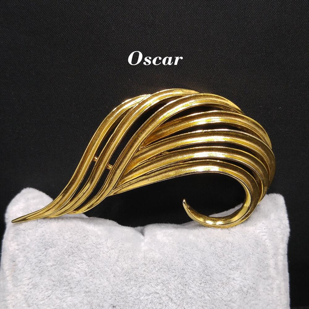 Oscar de la Renta Modern Wide Brooch, Gold Plated, 1980s Vintage Jewelry